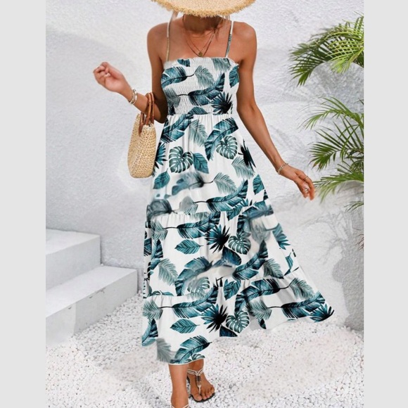 Boho green shirred spaghetti straps dress - Picture 8 of 10